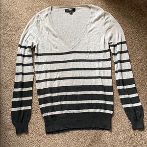 Gray stripped v-neck sweater